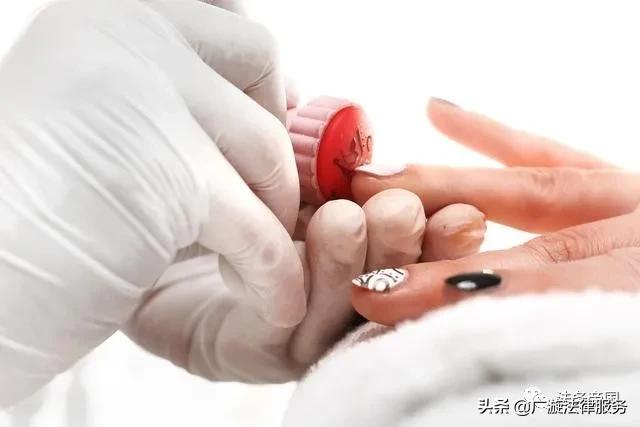 丈夫发现妻子出轨逼她跟情人决裂,丈夫发现妻子出轨忍痛选择离婚