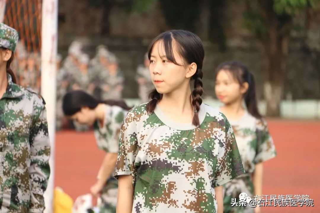 军训和教官发生的趣事,军训和教官甜蜜小事