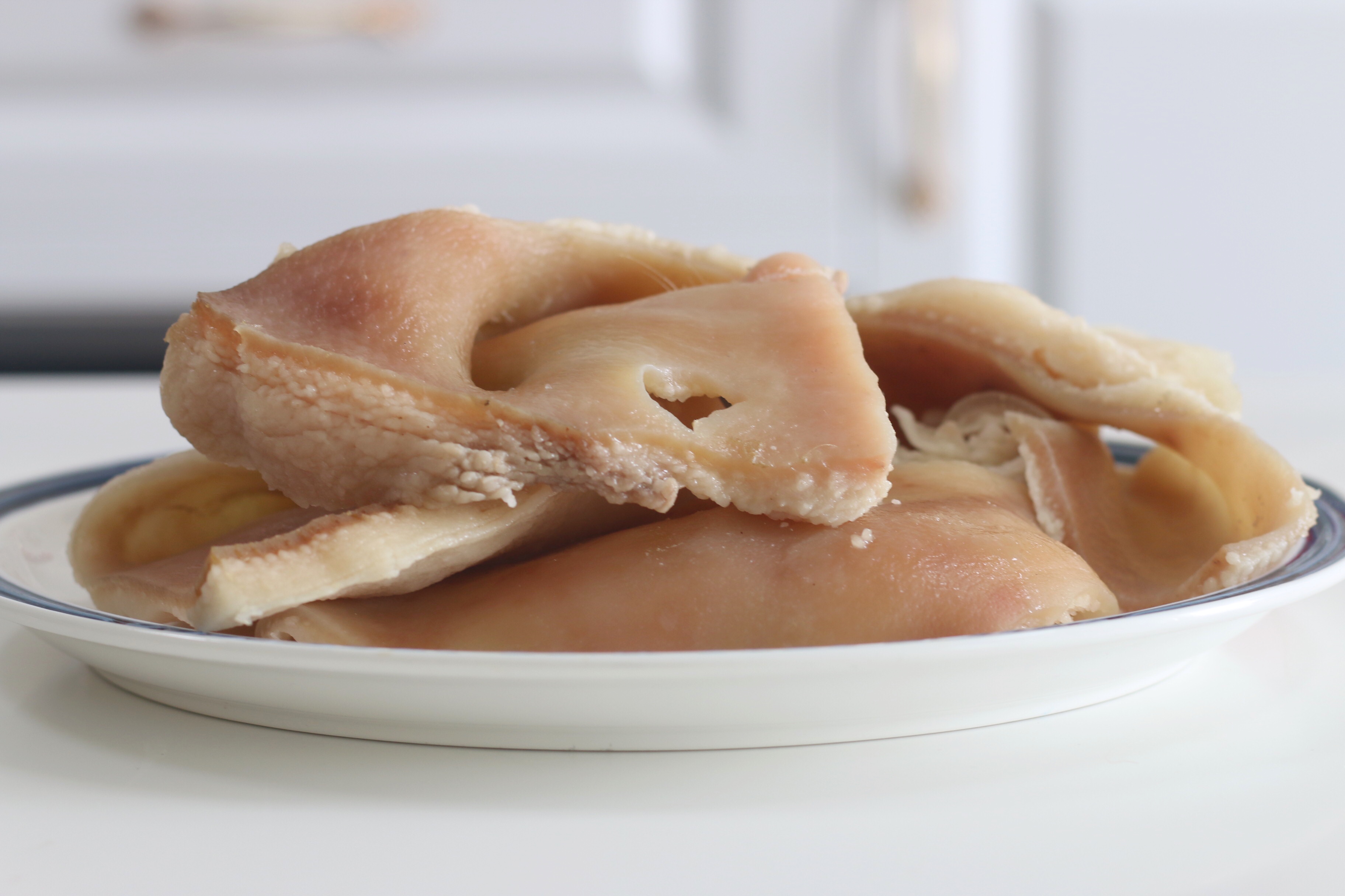 熬皮冻时什么时候加食用胶,熬皮冻要清冻