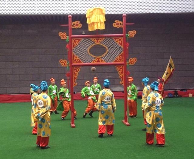 古代蹴鞠的视频,中国古代蹴鞠足球起源