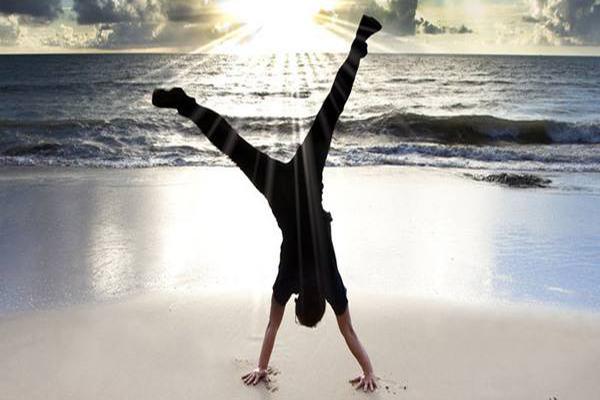 自由倒立要有哪些基本功,自由倒立怎么不弯腰