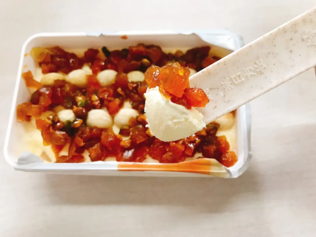 “吃完200元/盒的钟薛高冰淇淋，我想买票回东北”