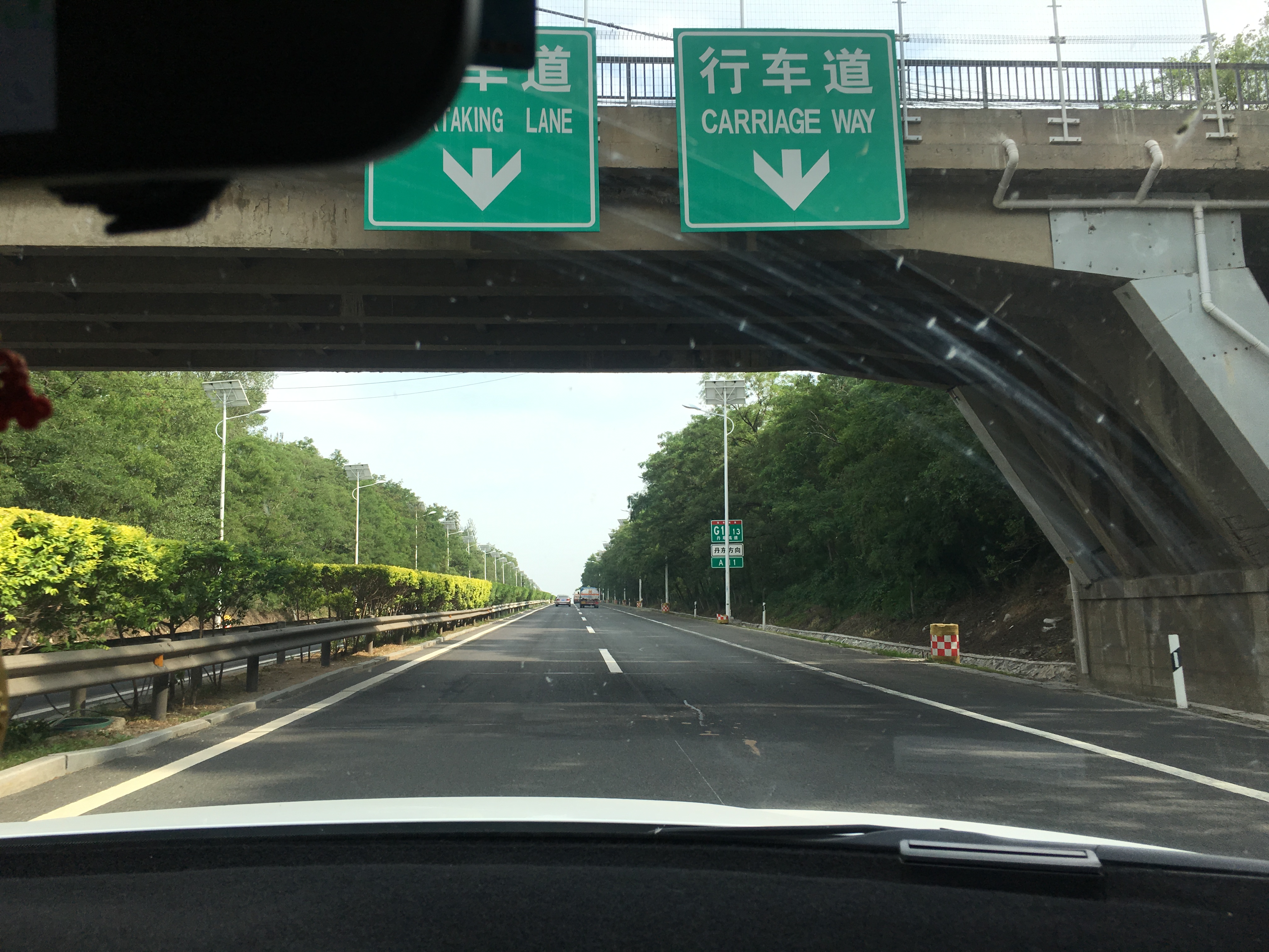 高速出现刮蹭怎么办,高速发生刮蹭大车跑了怎么办