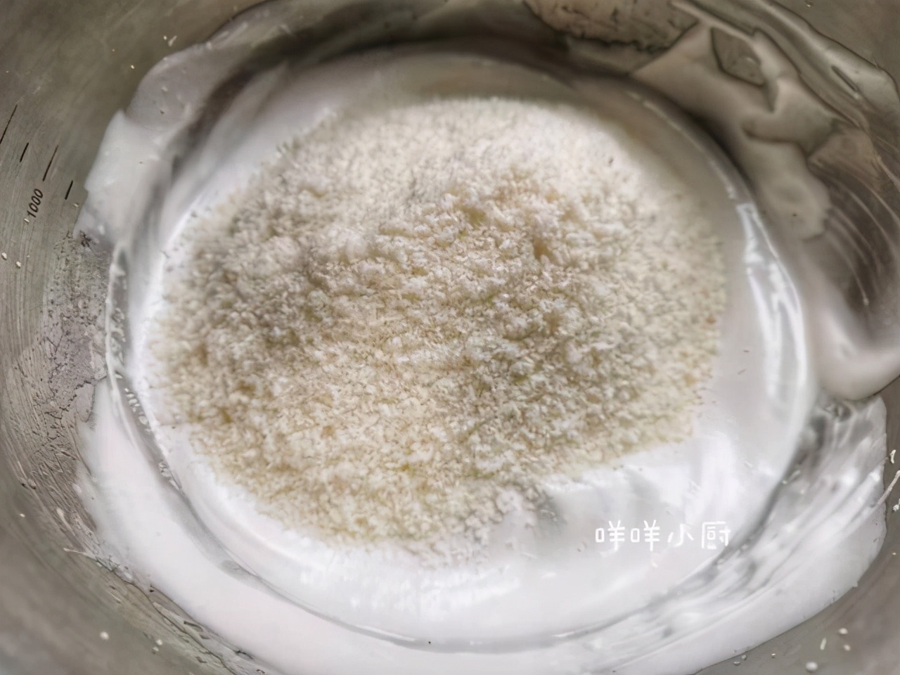 用鸡蛋清做的饼干入口即化,如何制作很酥松的饼干