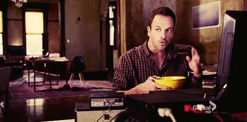 银行员工曝光银行工资单,银行人晒工资收入的视频