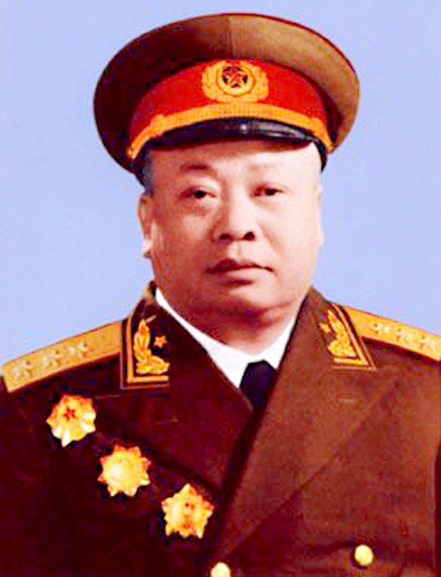 赖传珠去世时的排场有多大？1位总理2名元帅3个大将15名上将迎灵