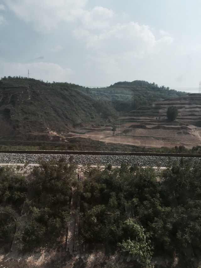 坐着火车去探险,坐着火车去旅行儿童画