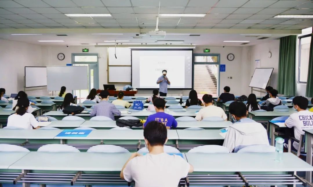 回顾：全面线下复课第一周，这依旧是你熟悉的西财课堂！