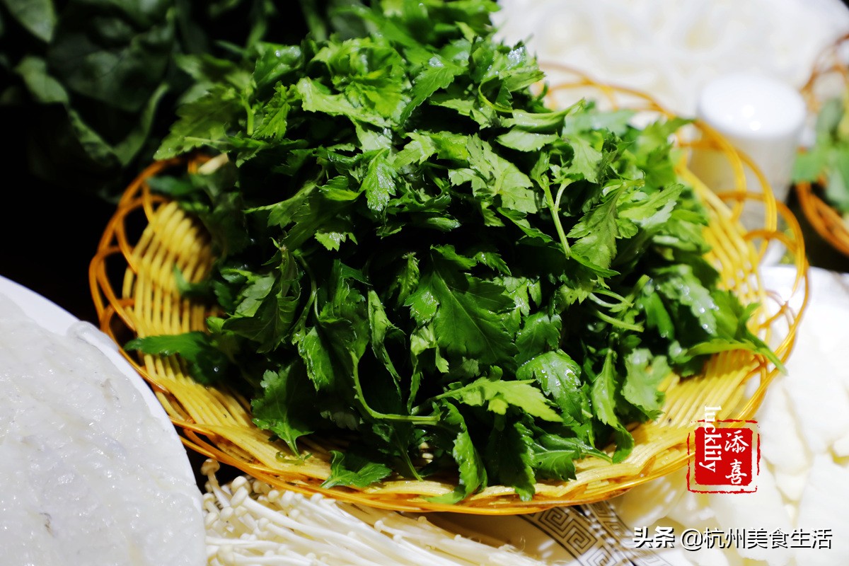 镇江美食三茅宫地锅鸡,镇江美食推荐锅盖面