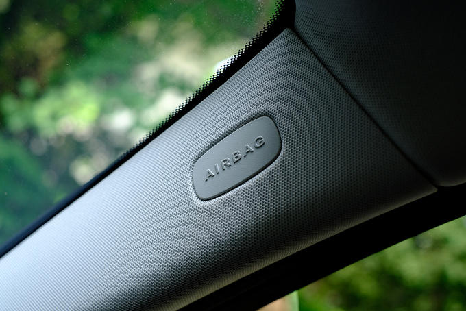 奔驰c级180落地多少钱,豪华奔驰180