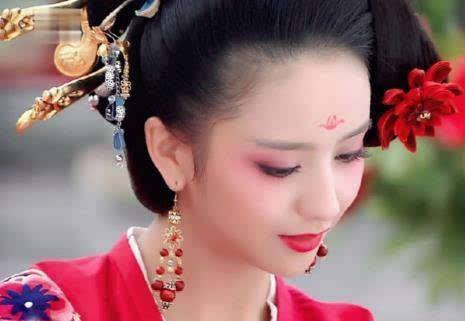 等老婆化妆出门的唐朝男人，是怎么被淬炼成“微商”的