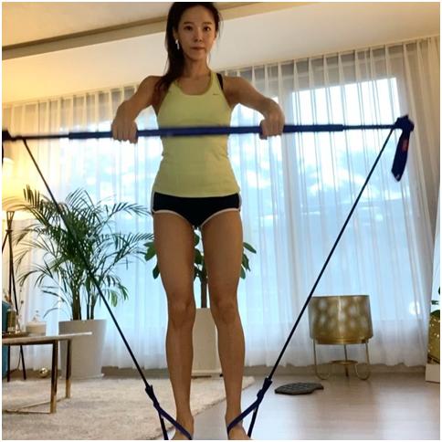 产后肚子肉很松怎么练紧致瑜伽,产后瑜伽瘦肚子和腰上赘肉