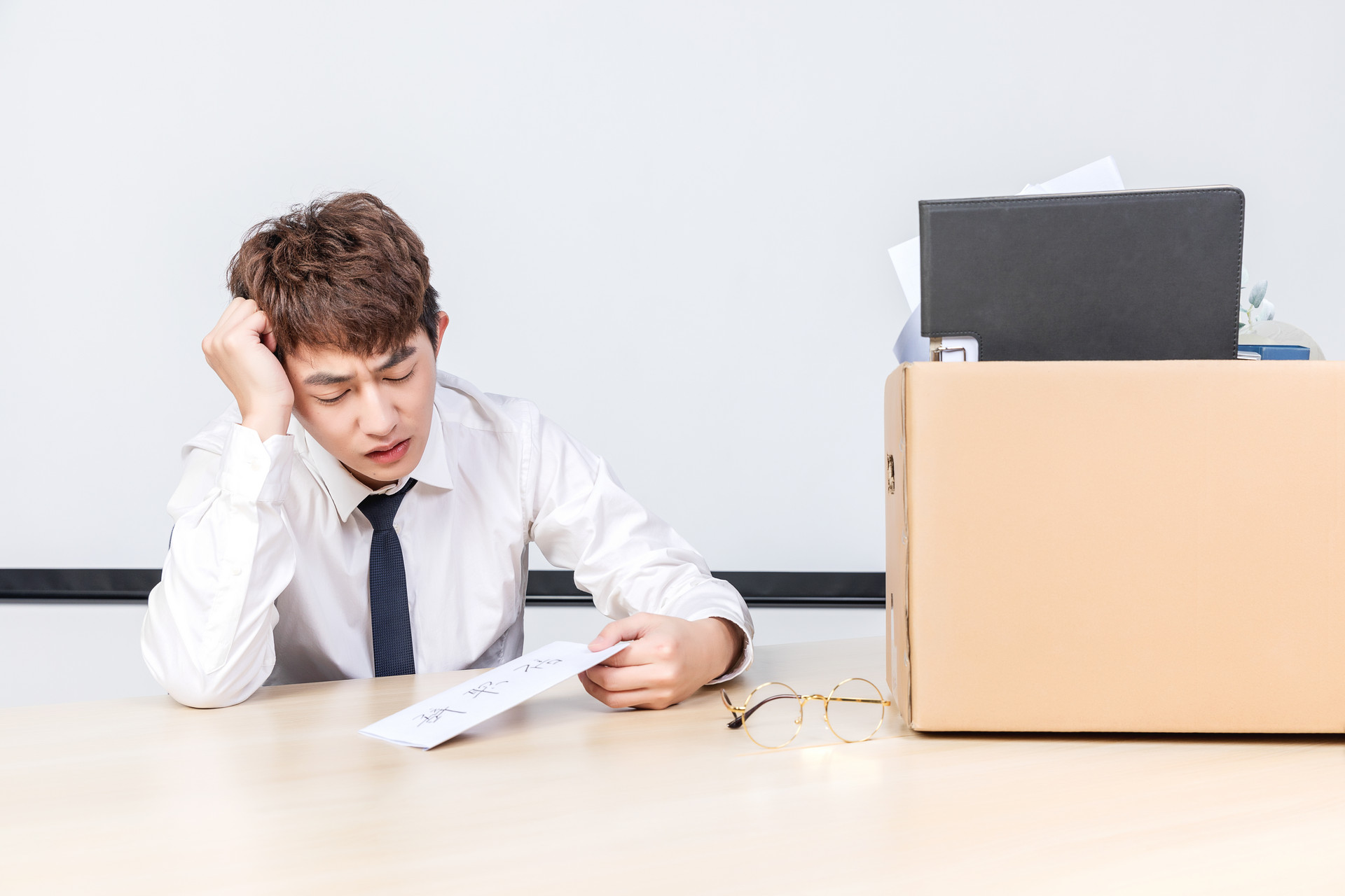 离职先跟领导说话还是先找辞职信,辞职先找领导说还是直接发辞职信