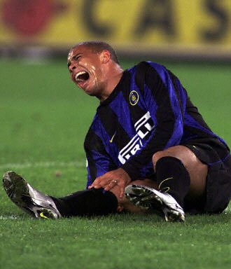 足坛历史前十中锋大罗,马拉多纳和贝利谈c罗大罗