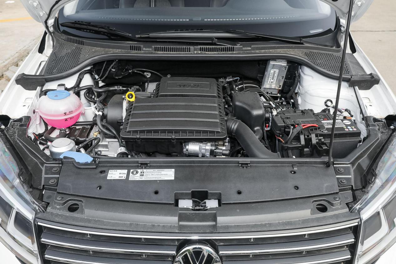 14款大众桑塔纳对比14款锋范操控,家用代步轿车本田锋范值得购买吗