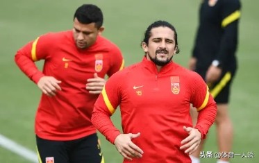 国足8号队员,聊足球球衣号码的意义