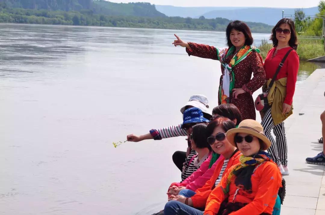 几个闺蜜自驾游的视频,一群闺蜜旅行视频