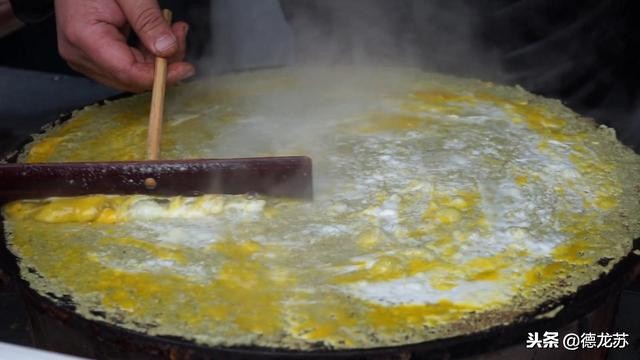 天津煎饼和煎饼果子一样吗,山东杂粮煎饼和天津煎饼果子关系
