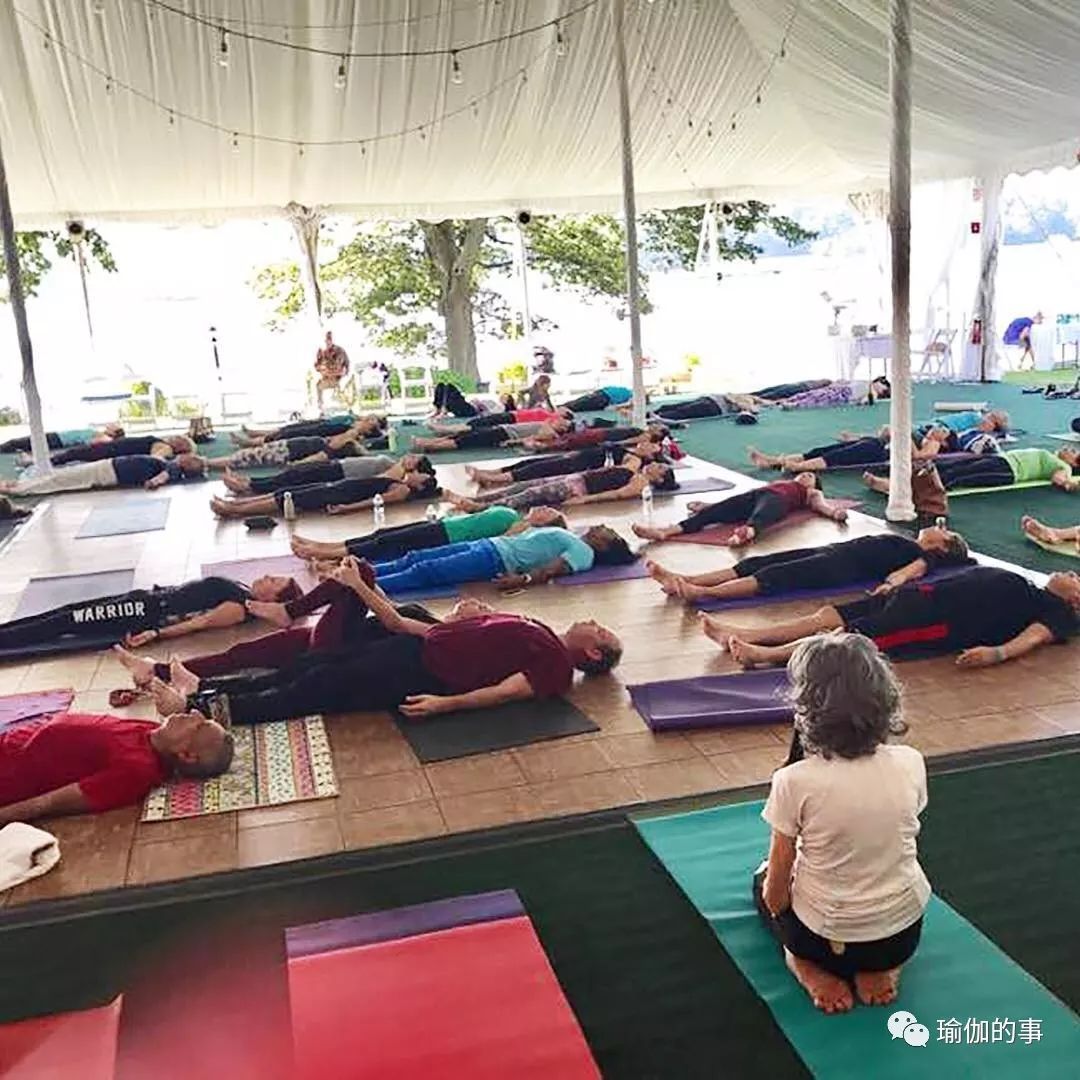 世界最小年龄的瑜伽教练,世界最年长瑜伽老师