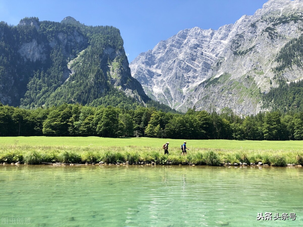 渺小的我们却发着光歌词,渺小的我们努力活着