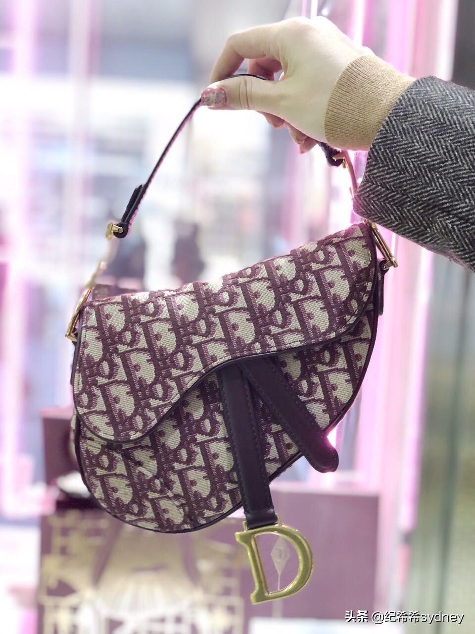 过年拜年包好多红包,拜年拎回来一只鸡一只鸭