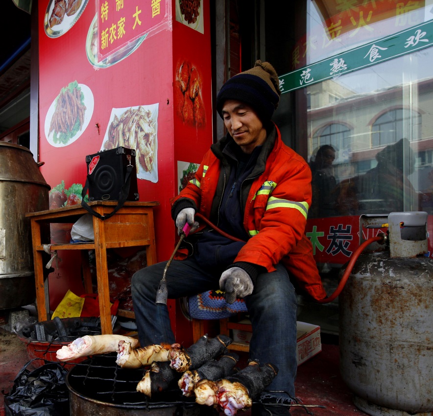 猪脚为什么炖出来会有点臭,猪脚炖出来有苦味为什么