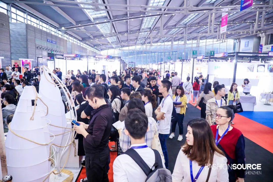 服装人参加服装博览会,深圳市国际服装供应链博览会