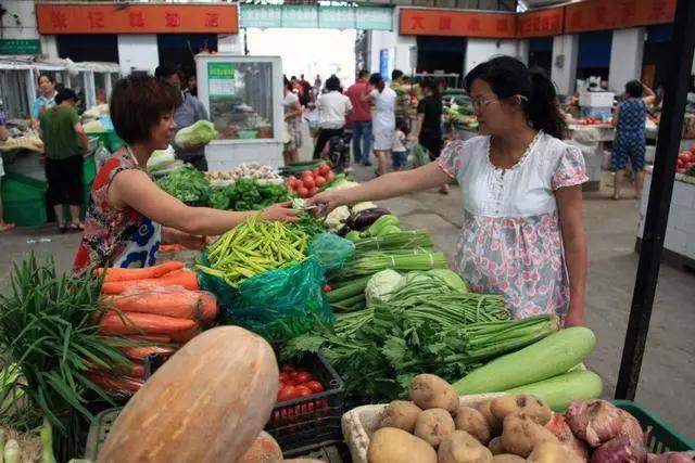 父母过度节俭行为反而害了孩子,父母节俭对孩子的危害