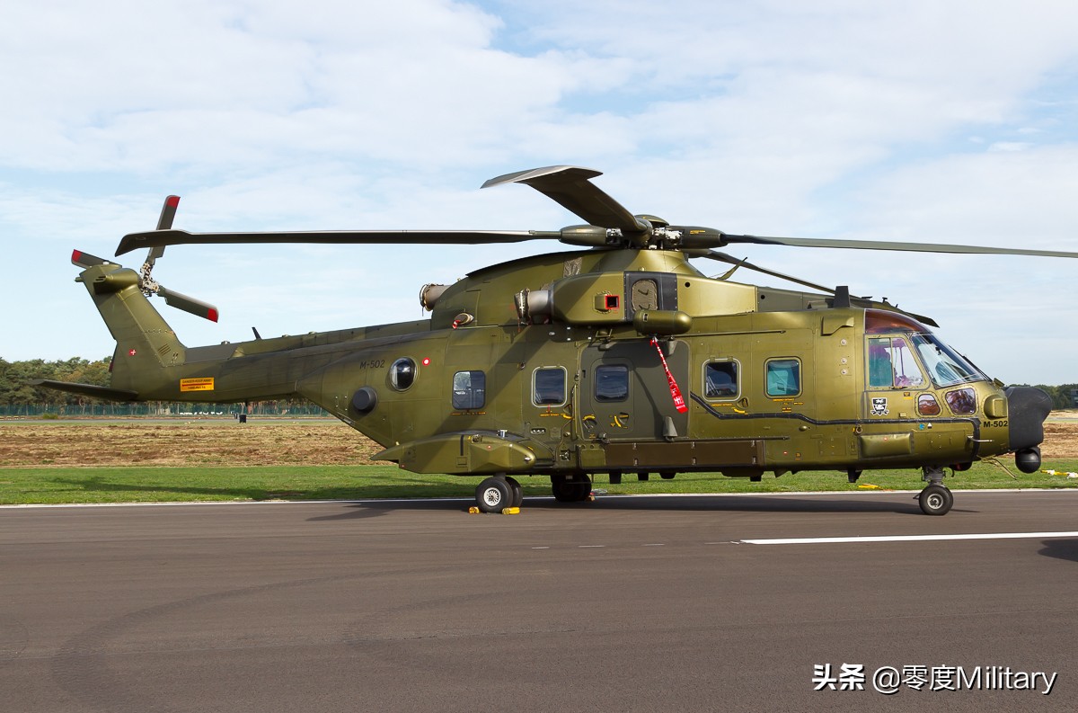 涓归害鐨囧绌哄啗瑁呭,鑻卞浗鐨囧绌哄啗杞扮偢涓归害