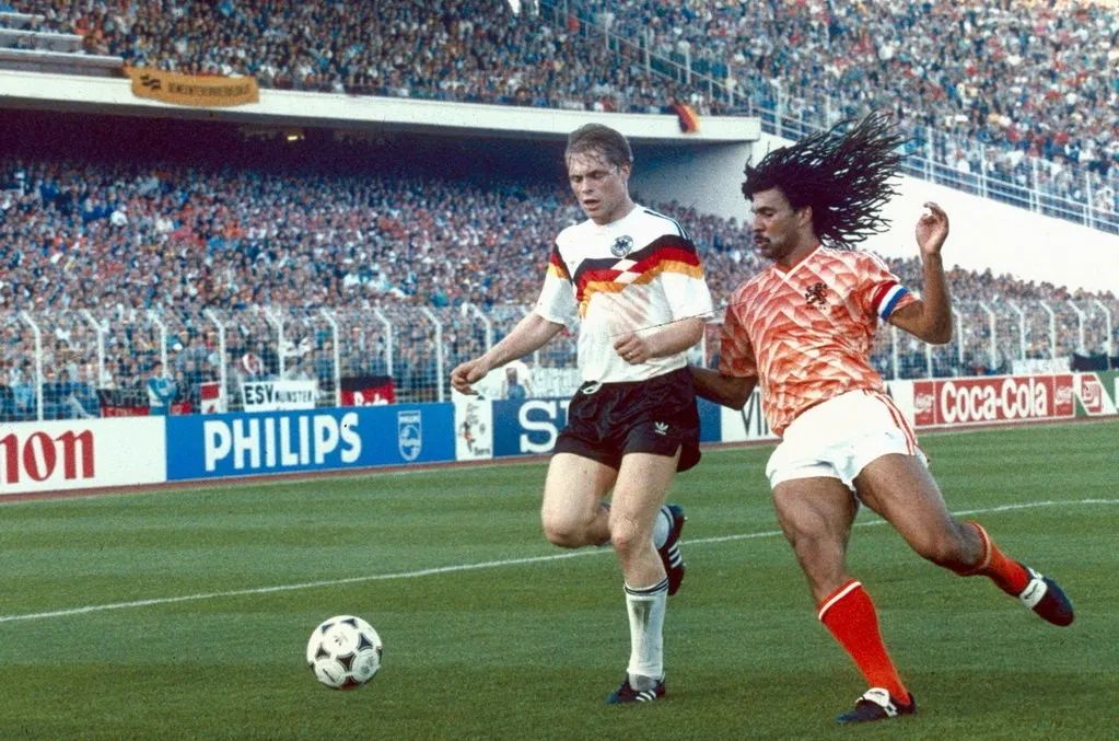 实况手游红卡传奇怎么续约,实况足球红卡到期续约视频