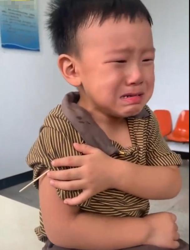 孩子打针害怕还哭,如何消除孩子对打针的恐惧讲课
