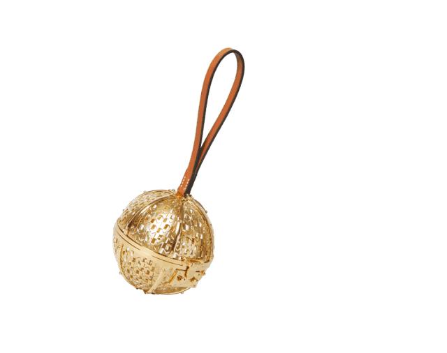 圣诞新年搞事情！Gucci豪得金光灿灿熊和狮子要抢LV吉祥物的地位