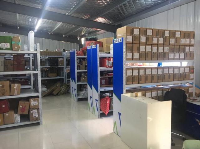 自己开快递店自己去拉货,做快递拉货司机挣钱吗