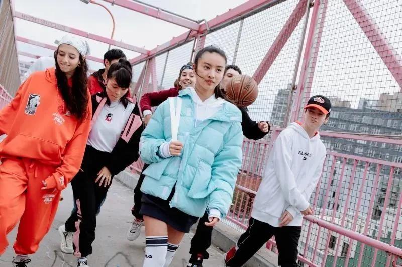 周末逛天府文创集市感受生活美学,周末逛市集看潮雕秀