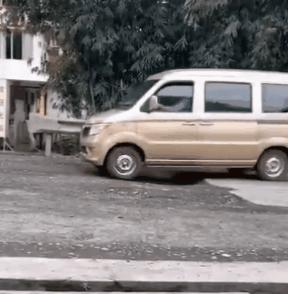 “如果这群女混混*攻围**我,我会舌战群儒!”你会怎样脱困?