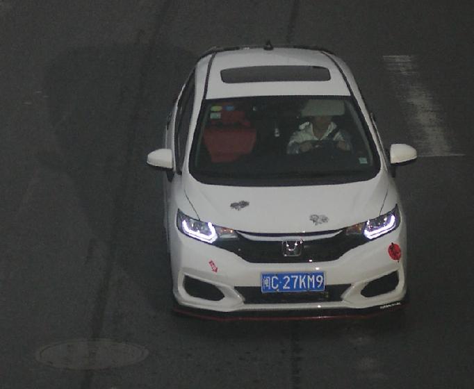 车牌“7”贴成“9”，罚款还得拘7天