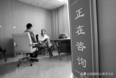 在家经常赤裸,天气太热?放飞自我?还是……