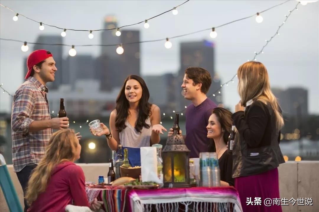 美国人一个月平均工资多少钱,美国人平均月收入多少美元