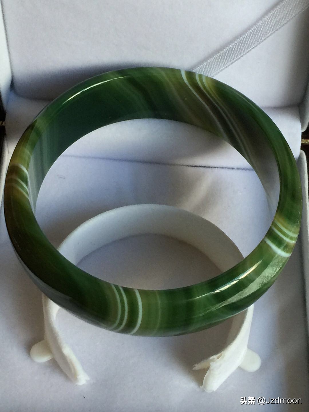 天然玛瑙玉髓手镯宽版,玛瑙手镯天然微瑕