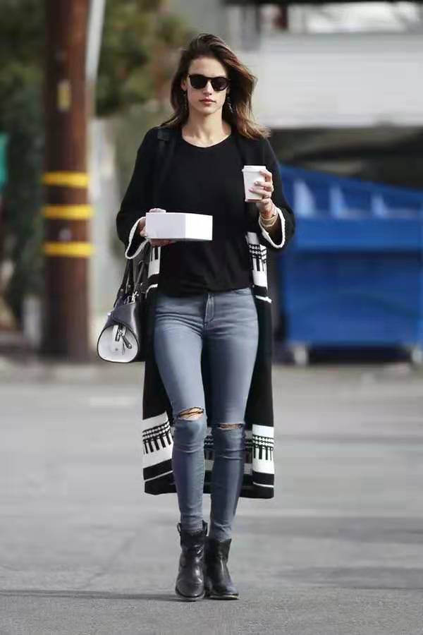 今年秋冬别再穿打*裤底**了,现在大家都在穿“拉丝裤”,显瘦还百搭