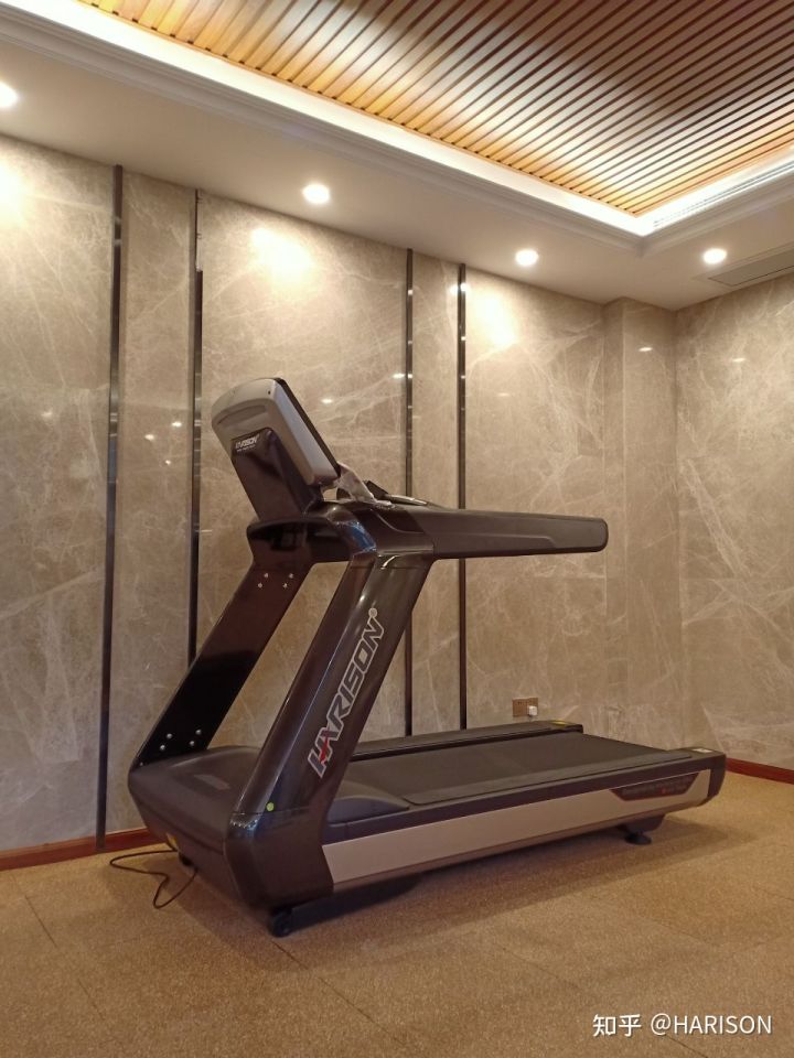 椭圆机和跑步机哪个更能锻炼,跑步机椭圆机动感单车哪个燃脂