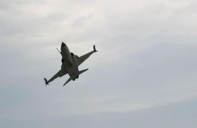 nasa战机护航下的神秘战机亮相 (未来5年nasa战斗机)