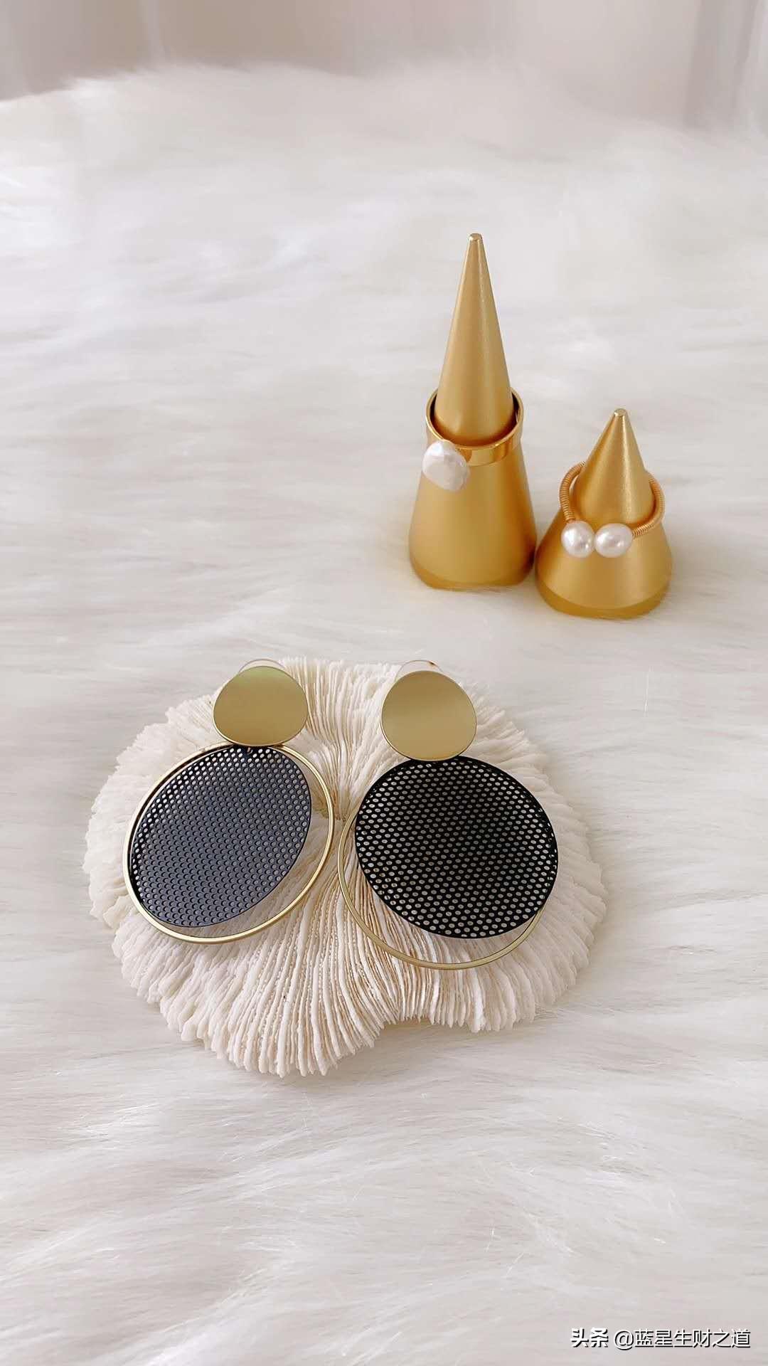 摆摊卖了一副耳环利润6元,摆地摊耳环收入