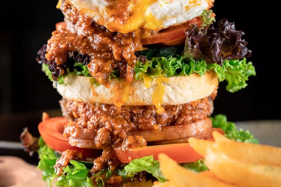 召唤佛山大胃王！足足八层高XXXXXL号大力水手汉堡，全部吃完免单