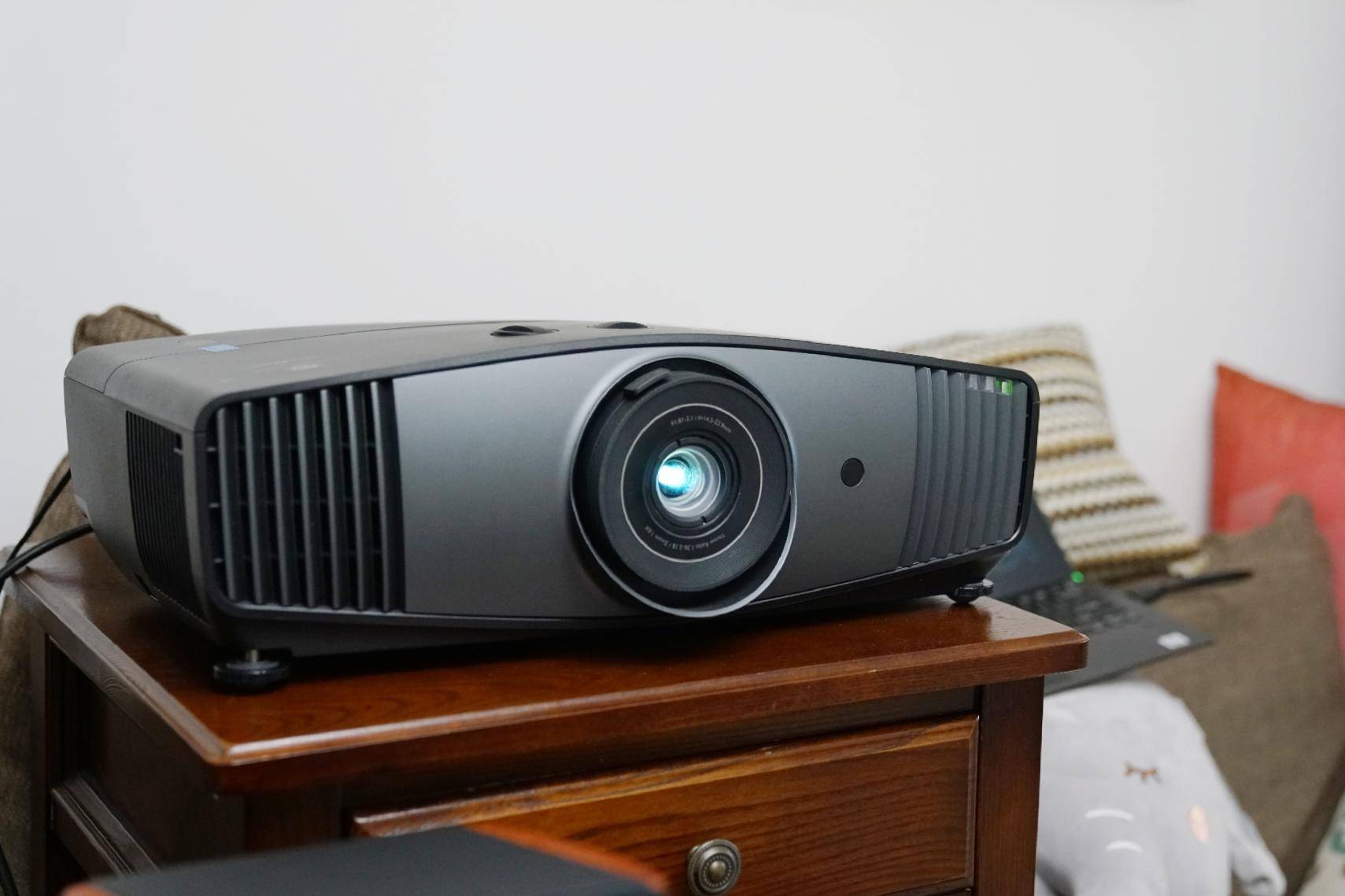 投影机家用两万,两万元的投影