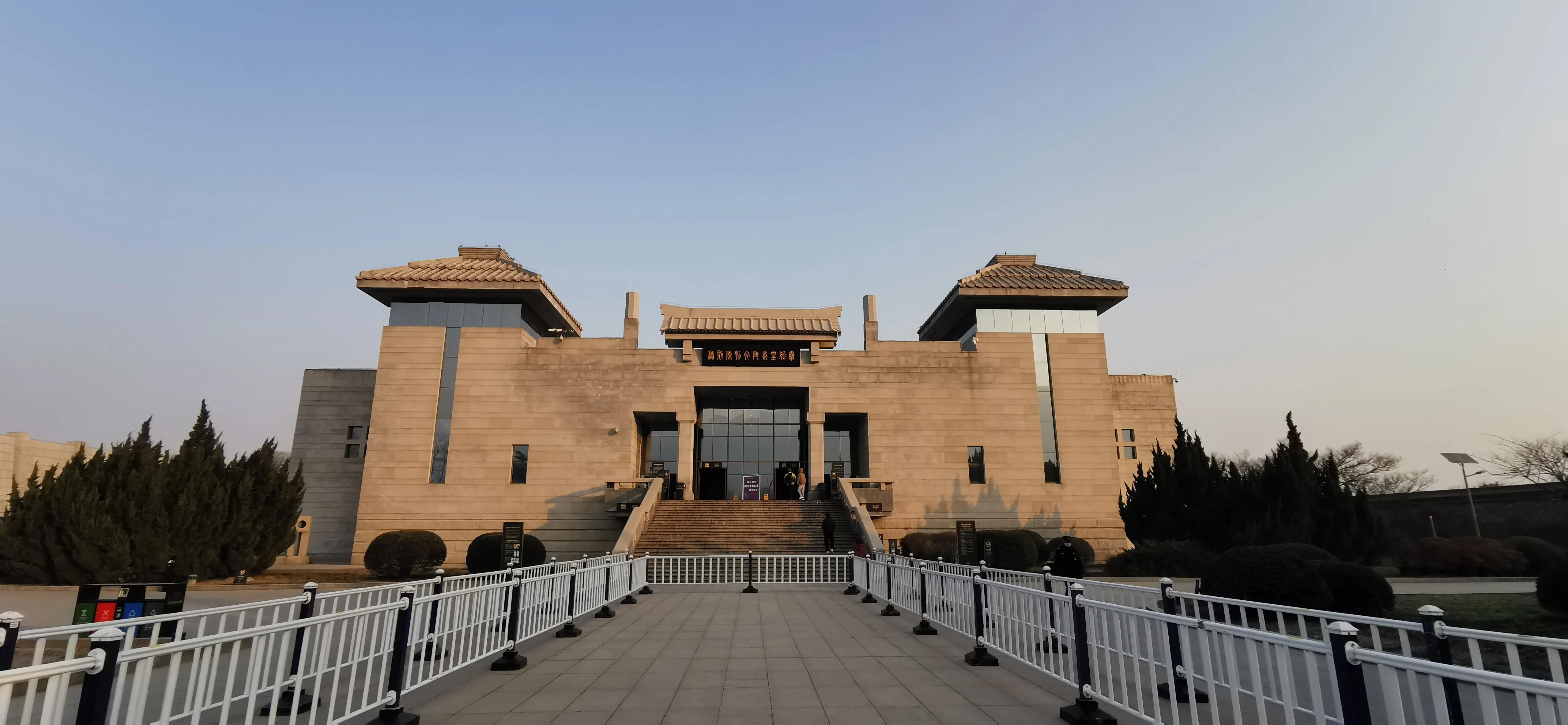 秦始皇陵兵马俑现场有讲解吗,秦始皇陵兵马俑的所在地