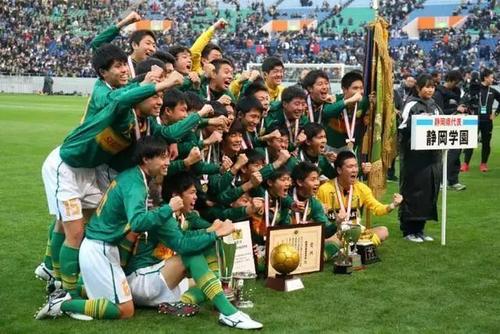 这世上没有抄得一模一样的作业，也没有一模一样发展起来的足球