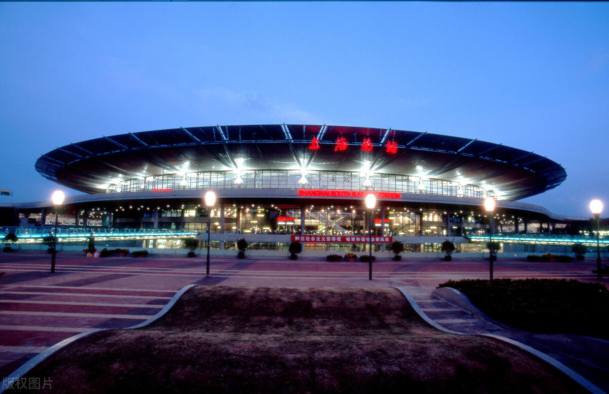 成都火车站时刻表最新,成都火车站始发多少列