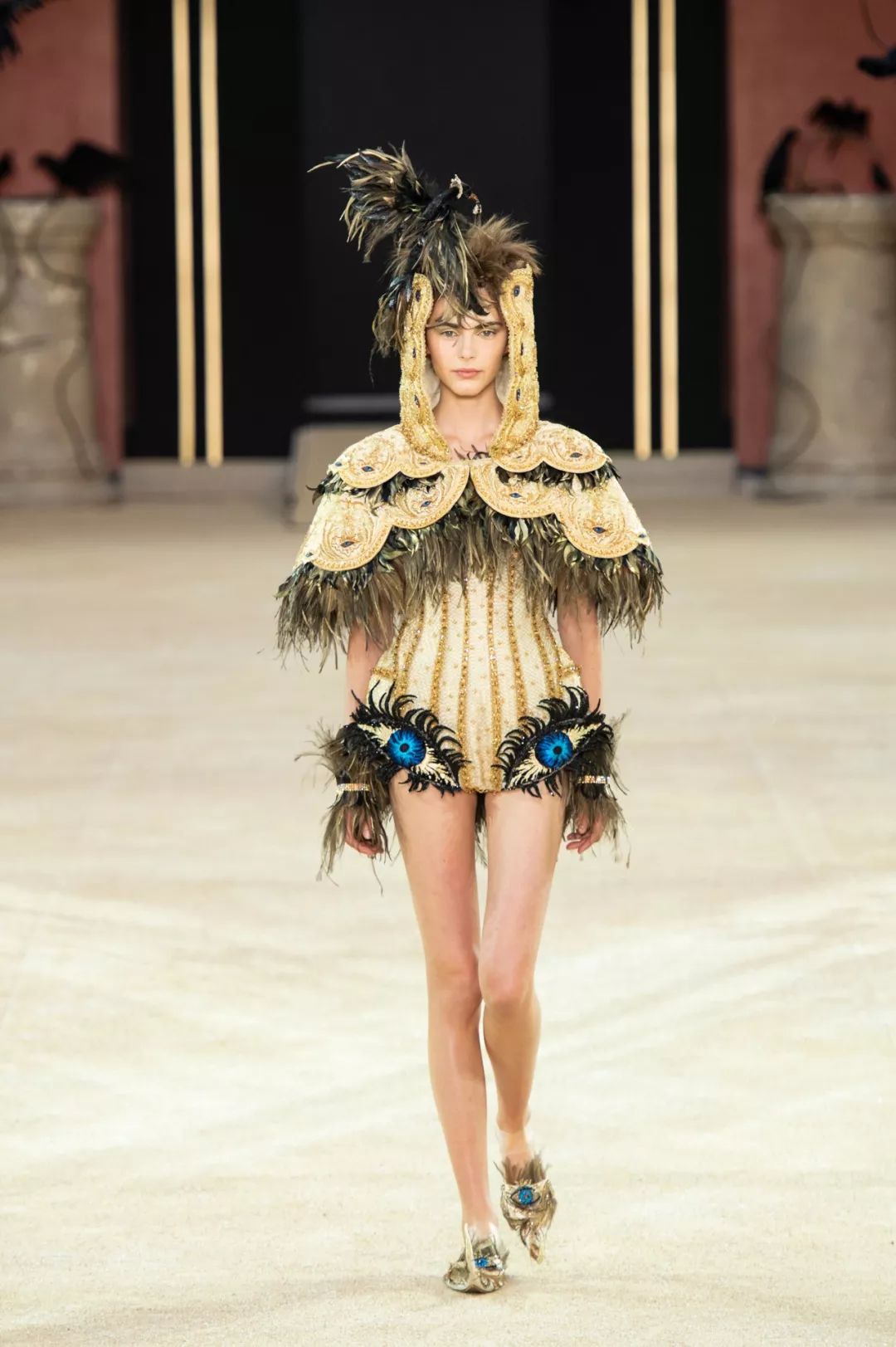 东方元素终于闪耀在时装金字塔尖 (东方元素时装周放异彩)