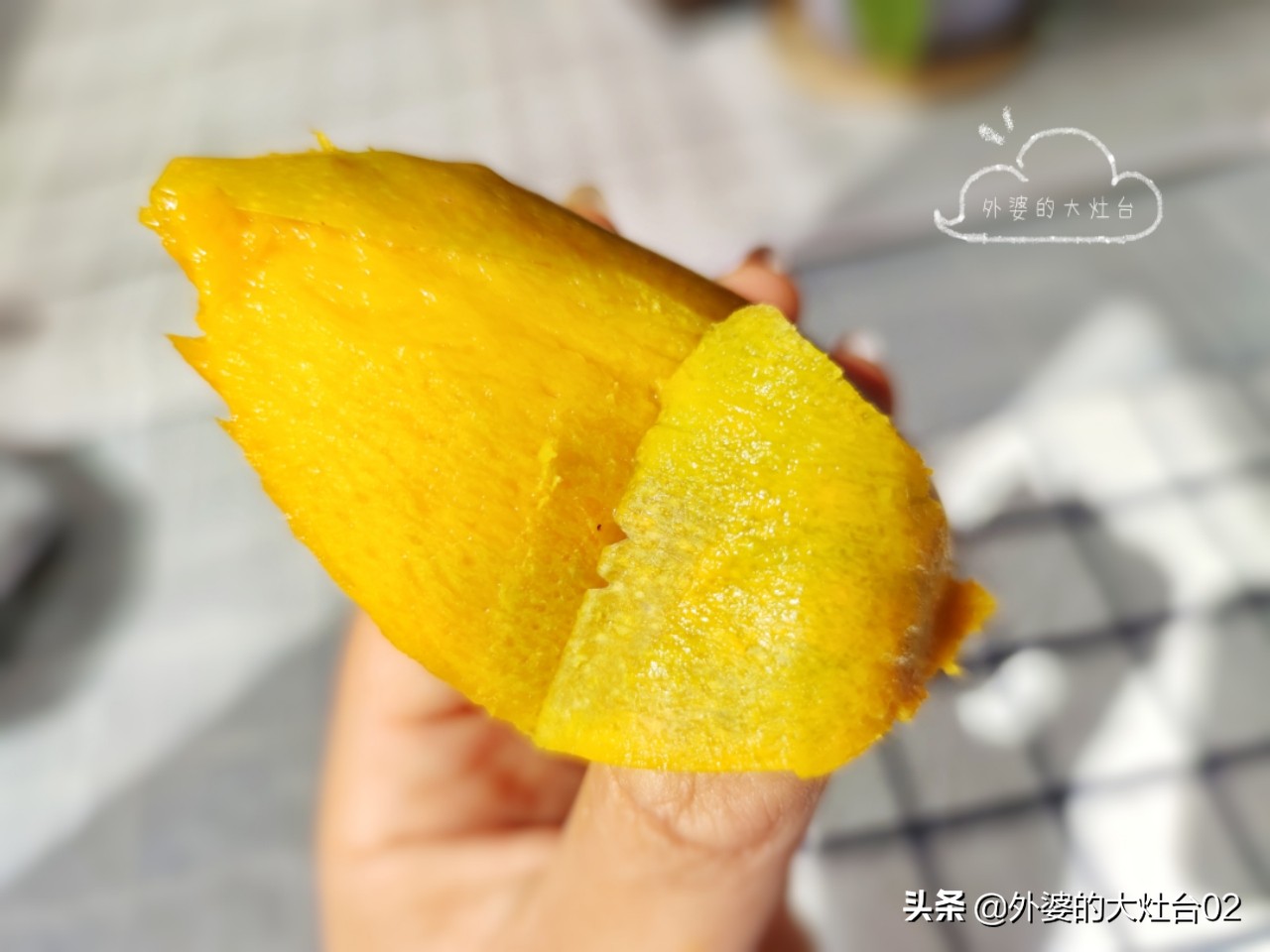 不脏手芒果切法,芒果的切法小妙招不用刀不脏手